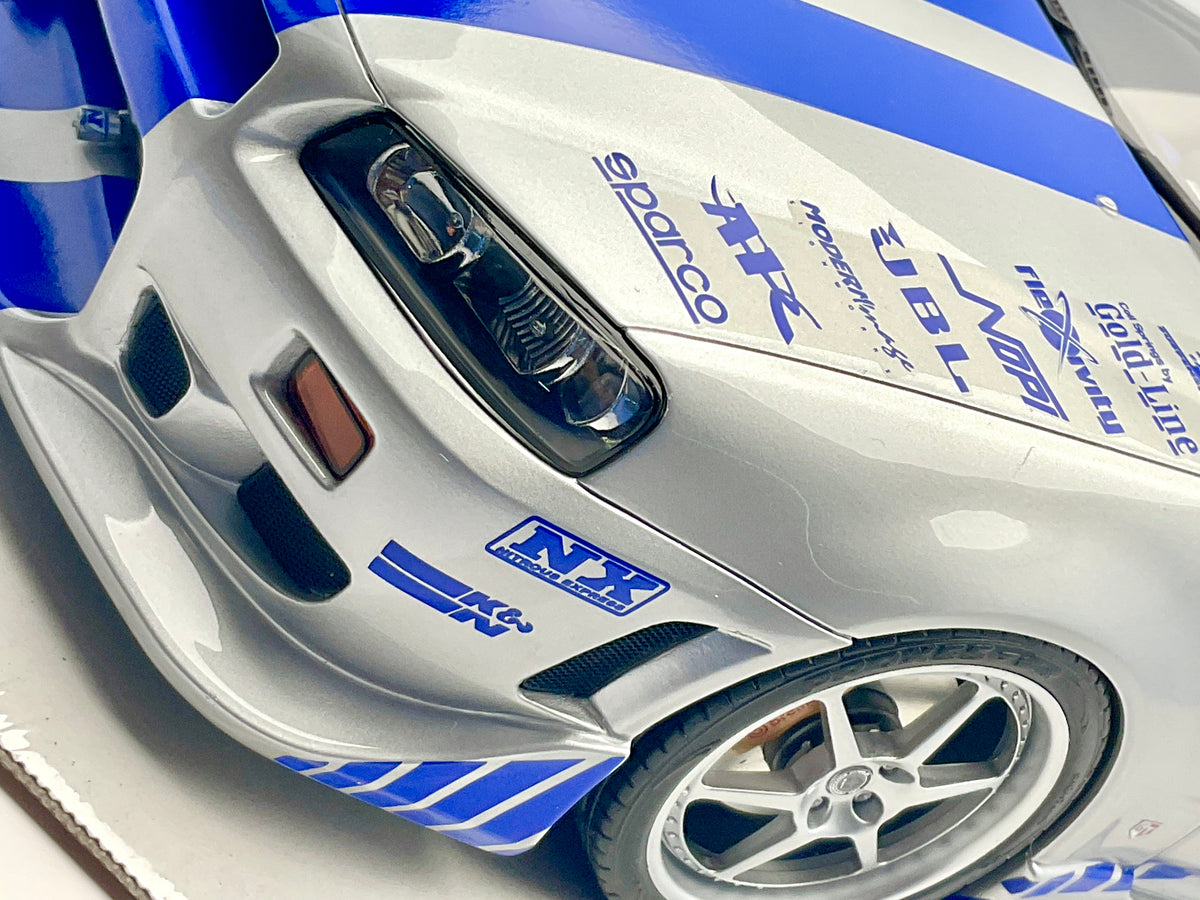 Kyosho 1:12 Nissan Skyline R34 GT-R Fast & Furious (Brian O'Conner) - Resina - NUOVO IN SCATOLA - 012007A , vista angolo anteriore sinistro