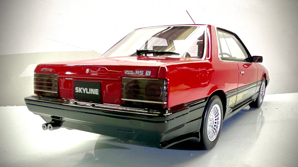  Nissan Skyline RS-X Kyosho, vista posteriore a tre quarti con scarico e fanali posteriori.