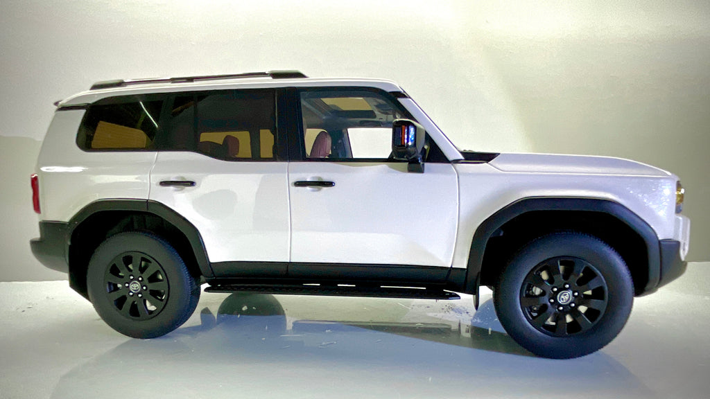 Modellino Kyosho Toyota Land Cruiser 250 ZX bianco, vista laterale dal lato opposto