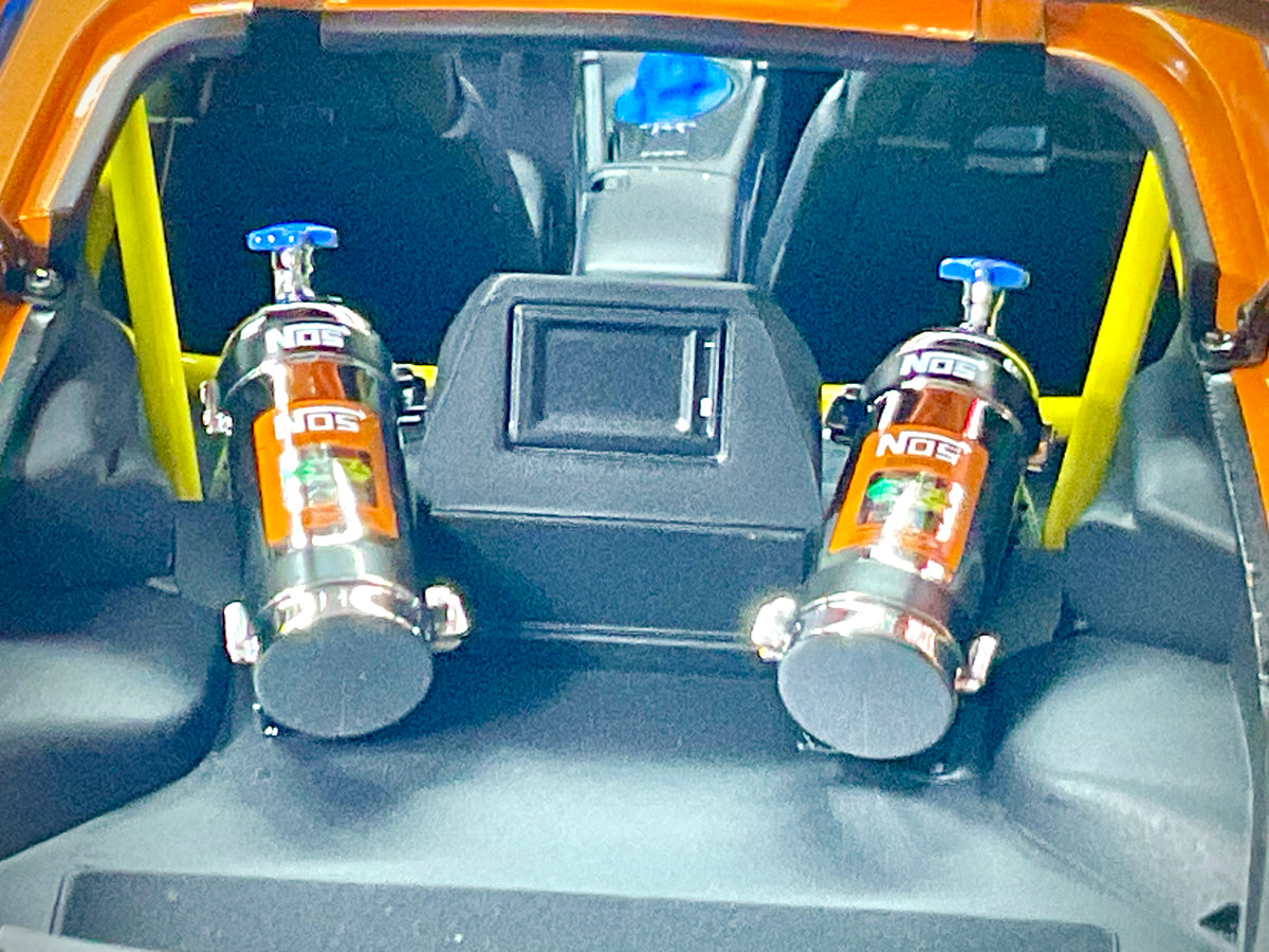  Dettaglio delle due bombole NOS nel vano posteriore della Toyota Supra Fast & Furious Kyosho.
