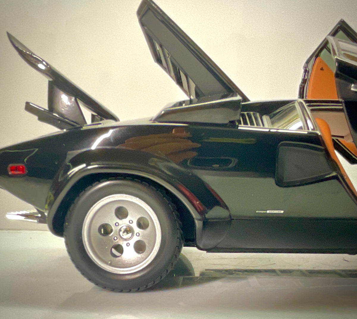 Kyosho 08320BKCR – Lamborghini Countach LP 400S – The Cannonball Run – Nera