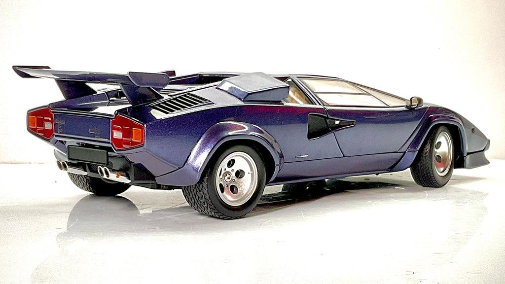 Kyosho 08320DBL – Lamborghini Countach LP 5000 Quattrovalvole – Blu scuro