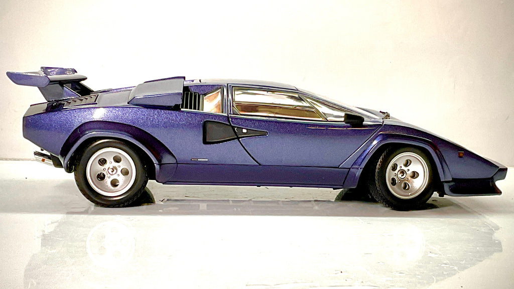 Kyosho 08320DBL – Lamborghini Countach LP 5000 Quattrovalvole – Blu scuro