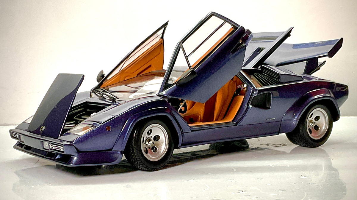 Kyosho 08320DBL – Lamborghini Countach LP 5000 Quattrovalvole – Blu scuro