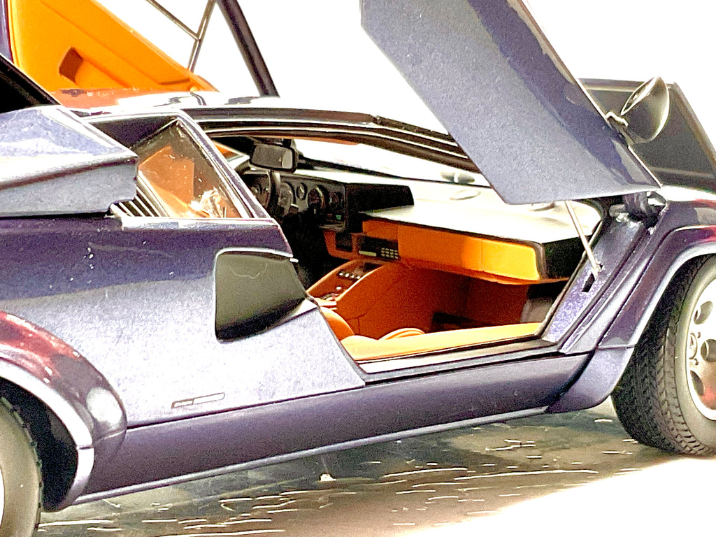 Kyosho 08320DBL – Lamborghini Countach LP 5000 Quattrovalvole – Blu scuro