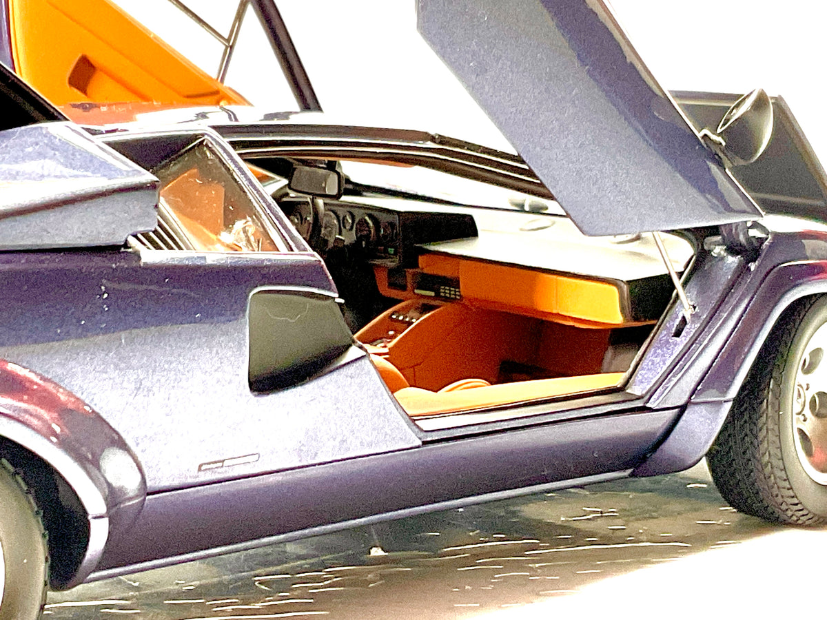 Kyosho 08320DBL – Lamborghini Countach LP 5000 Quattrovalvole – Blu scuro