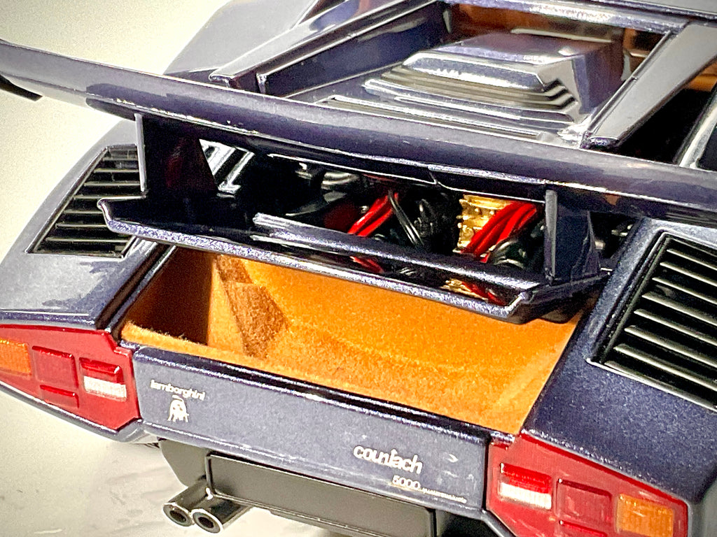 Kyosho 08320DBL – Lamborghini Countach LP 5000 Quattrovalvole – Blu scuro