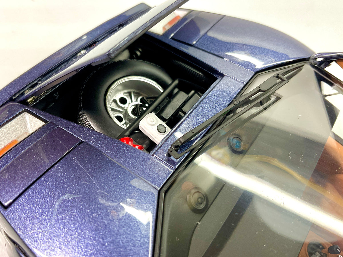 Kyosho 08320DBL – Lamborghini Countach LP 5000 Quattrovalvole – Blu scuro