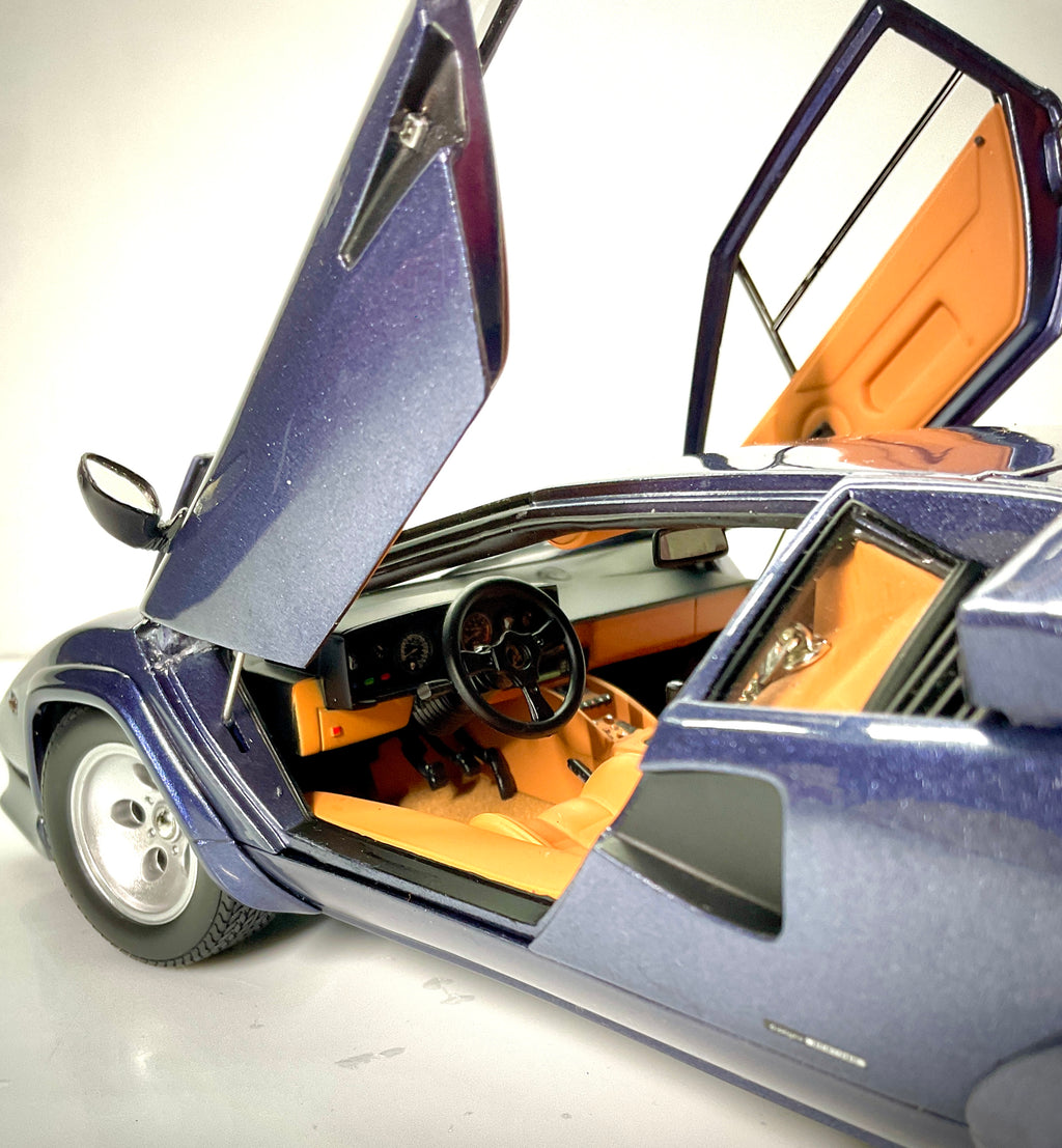 Kyosho 08320DBL – Lamborghini Countach LP 5000 Quattrovalvole – Blu scuro