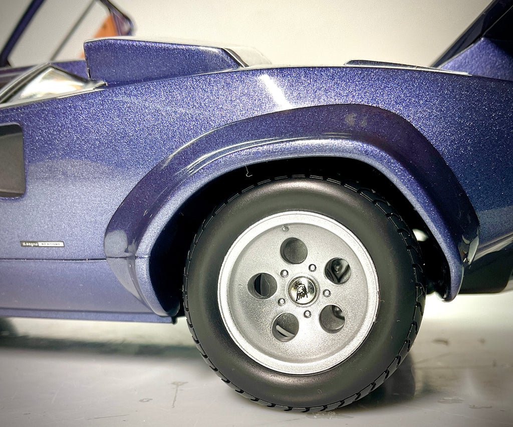 Kyosho 08320DBL – Lamborghini Countach LP 5000 Quattrovalvole – Blu scuro