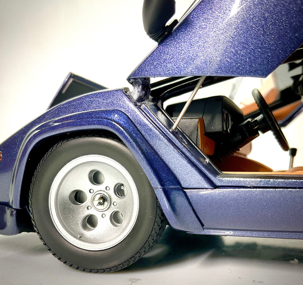 Kyosho 08320DBL – Lamborghini Countach LP 5000 Quattrovalvole – Blu scuro