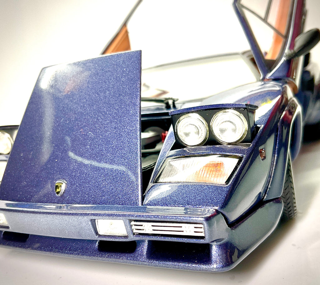 Kyosho 08320DBL – Lamborghini Countach LP 5000 Quattrovalvole – Blu scuro