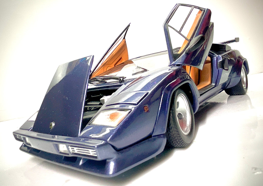 Kyosho 08320DBL – Lamborghini Countach LP 5000 Quattrovalvole – Blu scuro