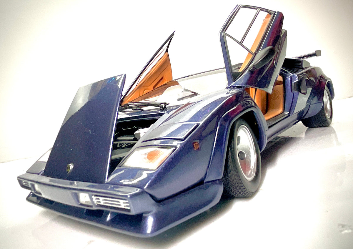 Kyosho 08320DBL – Lamborghini Countach LP 5000 Quattrovalvole – Blu scuro