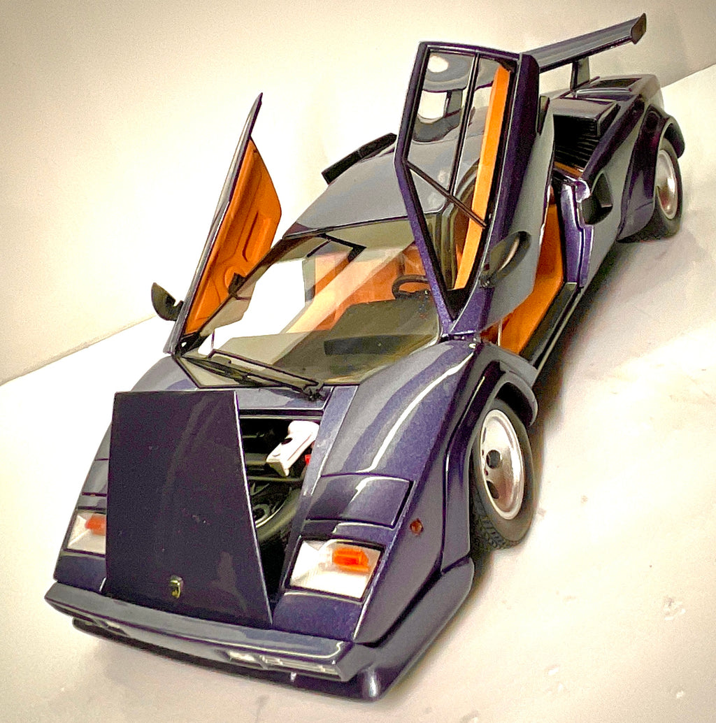 Kyosho 08320DBL – Lamborghini Countach LP 5000 Quattrovalvole – Blu scuro