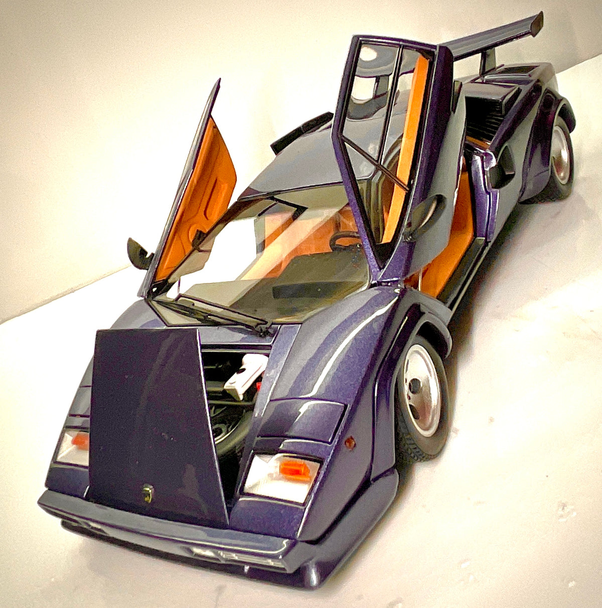 Kyosho 08320DBL – Lamborghini Countach LP 5000 Quattrovalvole – Blu scuro