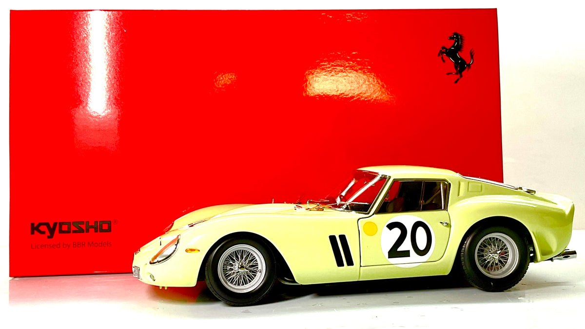 Ferrari 250 GTO 1962 #20 verde chiaro Kyosho 08438E in scala 1:18, vista laterale con scatola.