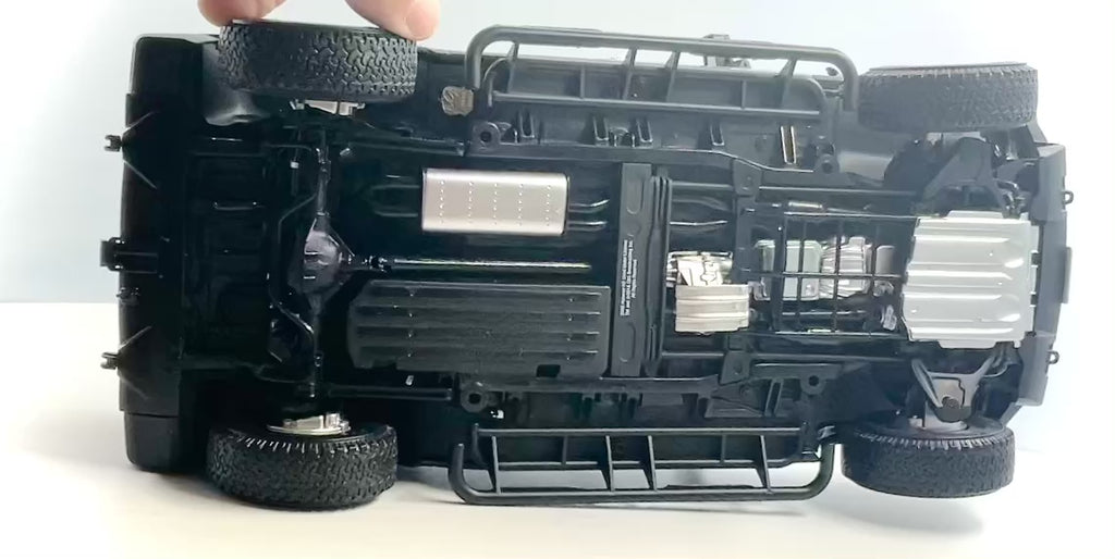 HUMMER H2 , HIGHWAY 61 GREENLIGHT scala 1/18